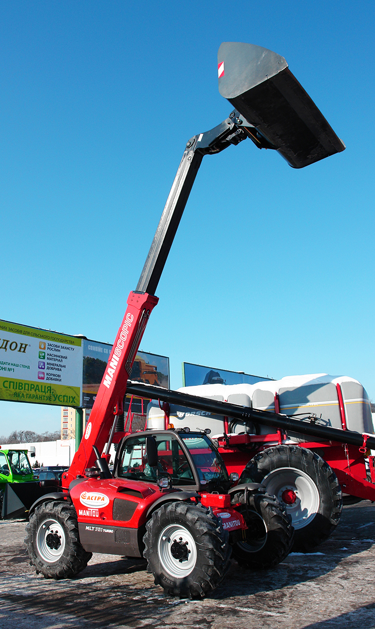 Фото 1. Французкий телепогрузчик MLT 731 Turbo работает в паре с картофелесажалкой Agronomic
