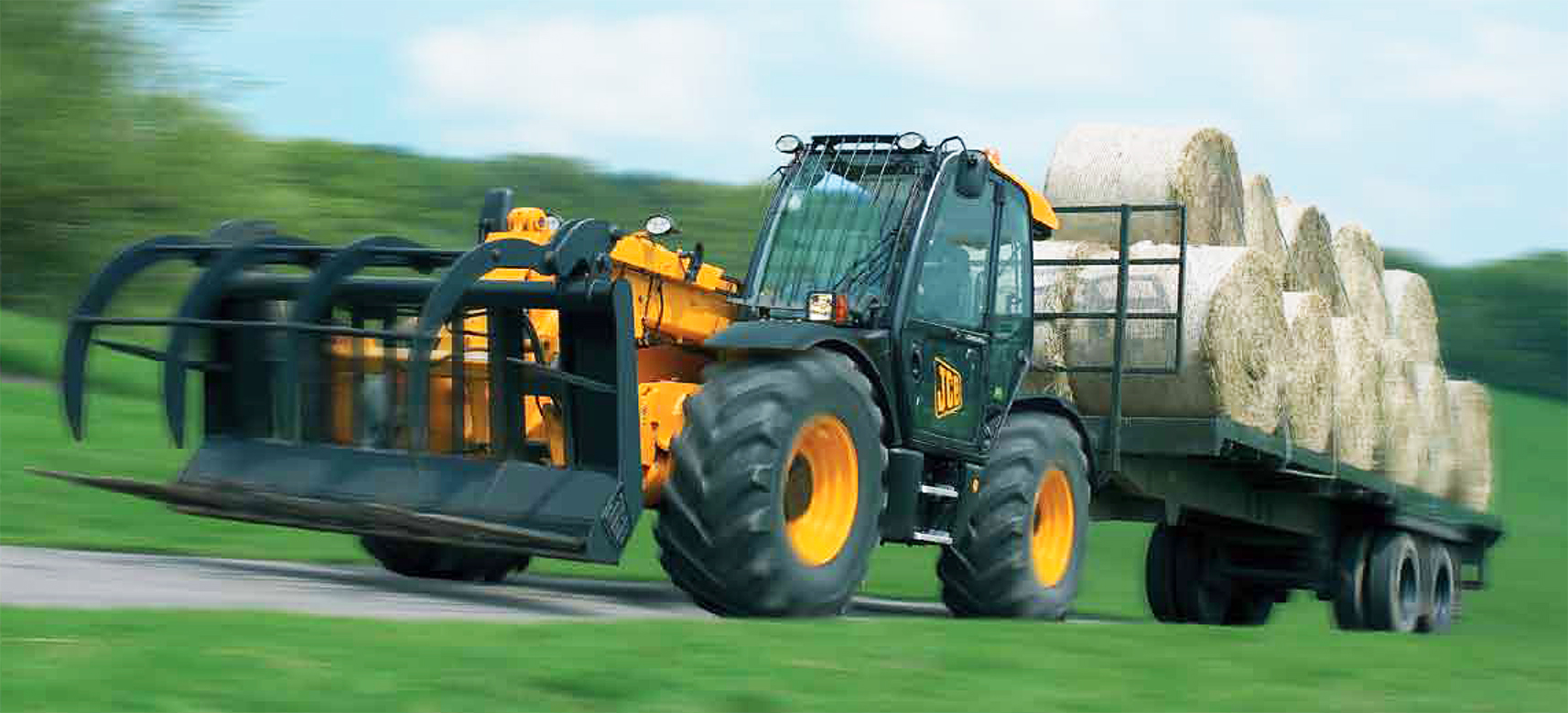 JCB Loadall: работа с рулонами